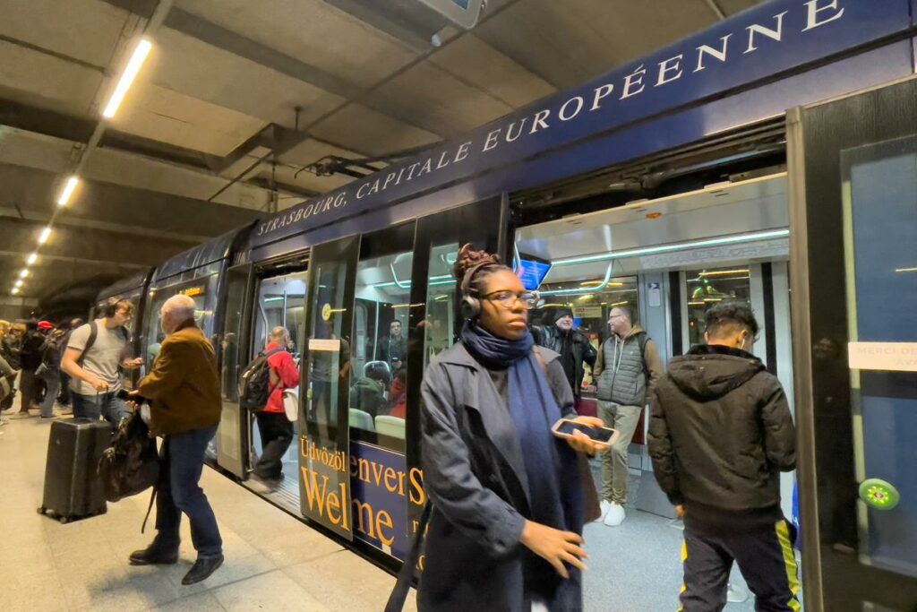 « On a entendu un gros boum » : à Strasbourg, deux tramways entrent en collision, plusieurs dizaines de blessés