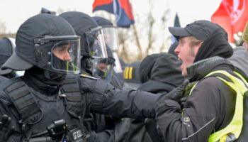 Thousands protest at far-right AfD rally as German election campaign begins