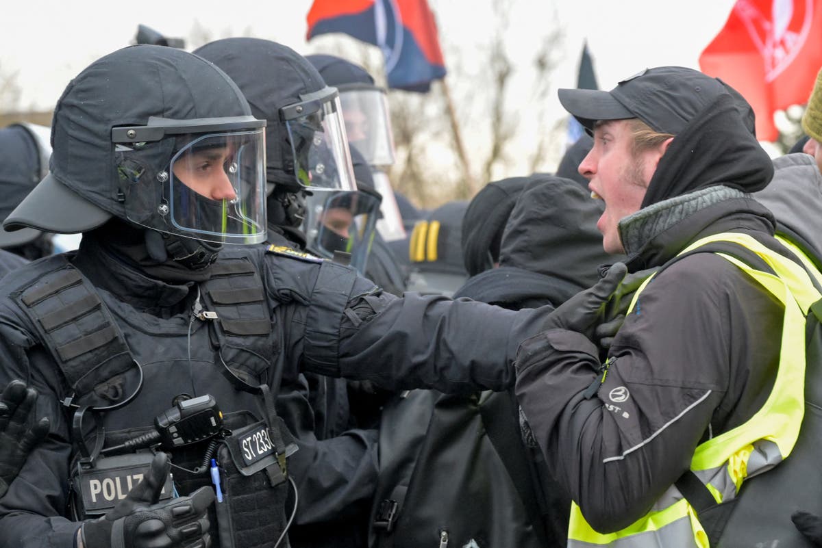 Thousands protest at far-right AfD rally as German election campaign begins