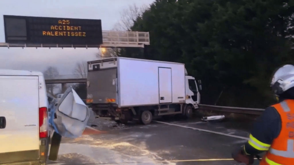 Verglas : plusieurs accidents ont eu lieu sur l'A25 et l'A26