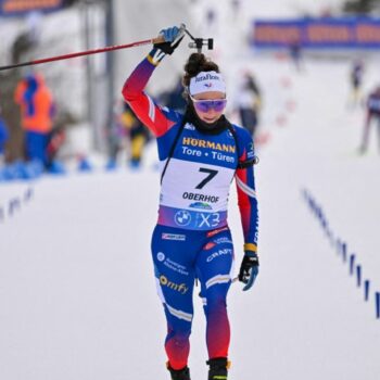 Biathlon : Lou Jeanmonnot remporte la poursuite à Oberhof, sa troisième victoire de la saison