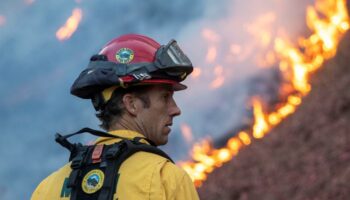 Incendies à Los Angeles : la grogne contre les autorités monte parmi les habitants