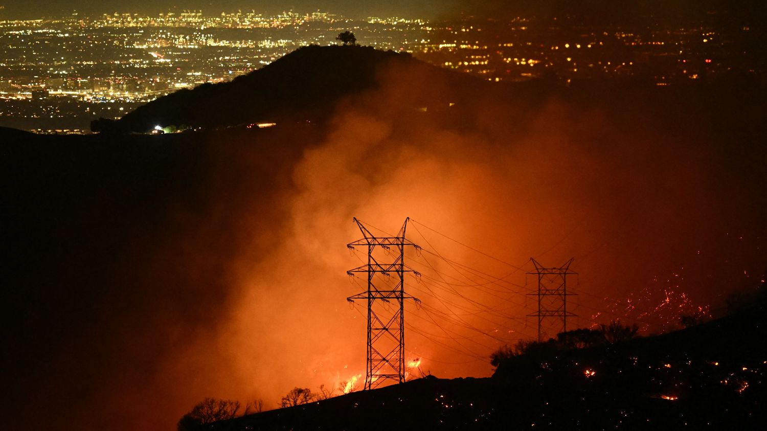 Incendies meurtriers à Los Angeles : les flammes continuent de s'étendre en Californie, le bilan grimpe à 16 morts