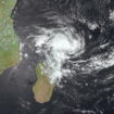 Encore meurtri après Chido, Mayotte affronte ce dimanche le cyclone Dikeledi