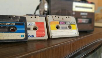 En surfant sur la nostalgie des années 80, la radio réussit.