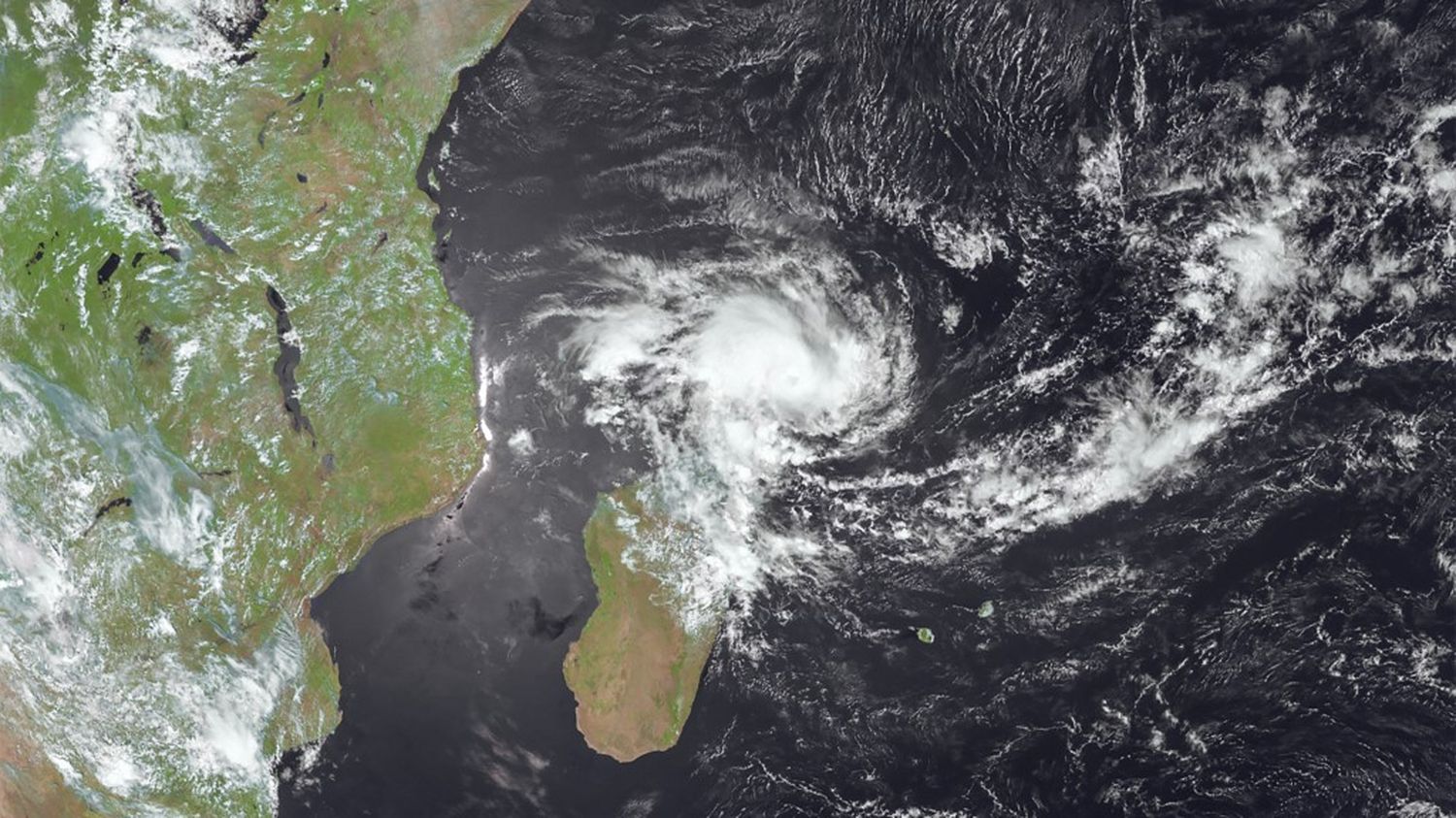 Mayotte dans l’attente de la tempête Dikeledi : un phénomène "sérieux, dangereux", estime un météorologue