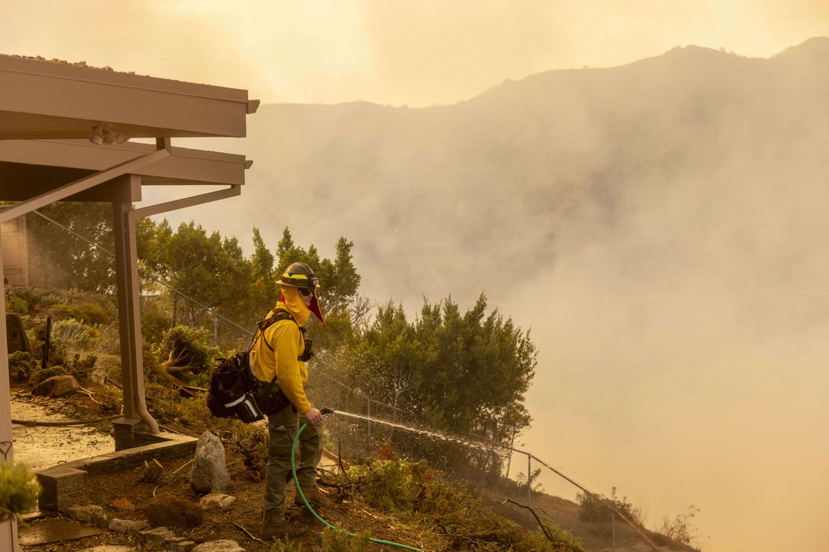 « Tous nos amis ont perdu leur maison » : à Los Angeles, les incendies s’étendent et le bilan grimpe à 16 morts