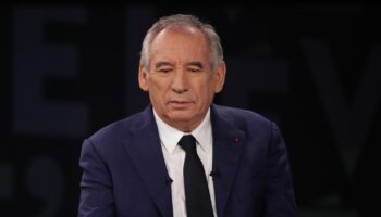 Réforme des retraites : quelle est la marge de manœuvre de François Bayrou pour éviter la censure de son gouvernement ?