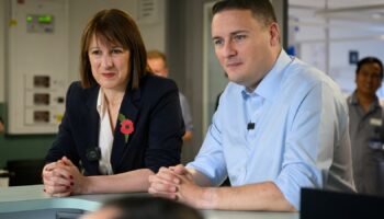 Chancellor of the Exchequer Rachel Reeves and Health Secretary Wes Streeting speak with members of the staff as they visit St. George's Hospital, on October 28, 2024 in London, Britain. Leon Neal/Pool via REUTERS