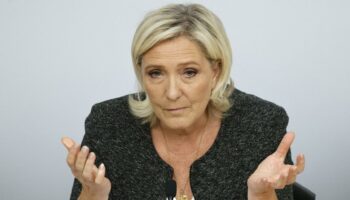 Mort de Jean-Marie Le Pen : Marine Le Pen juge la réaction d’Emmanuel Macron très sévèrement