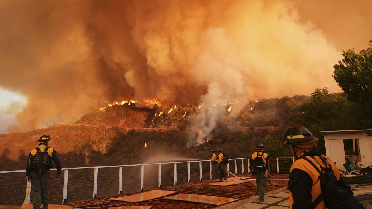 Waldbrände: Flammen in und um Los Angeles dehnen sich weiter aus