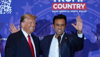 Vivek Ramaswamy et Donald Trump dans le New Hampshire le 16 janvier 2024