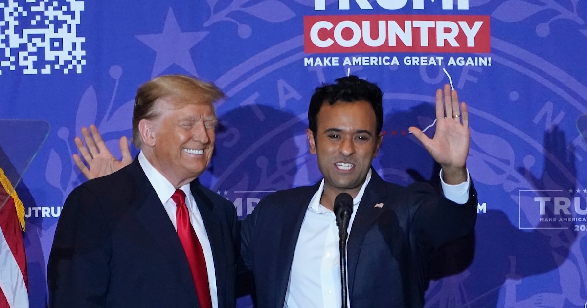 Vivek Ramaswamy et Donald Trump dans le New Hampshire le 16 janvier 2024