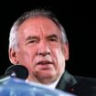 Par pragmatisme ou pour limiter les risques, François Bayrou assume de rester en retrait des négociations sur le budget, laissant ses poids lourds à la manœuvre pour tenter d'obtenir une non-censure de la gauche sans froisser ses partenaires