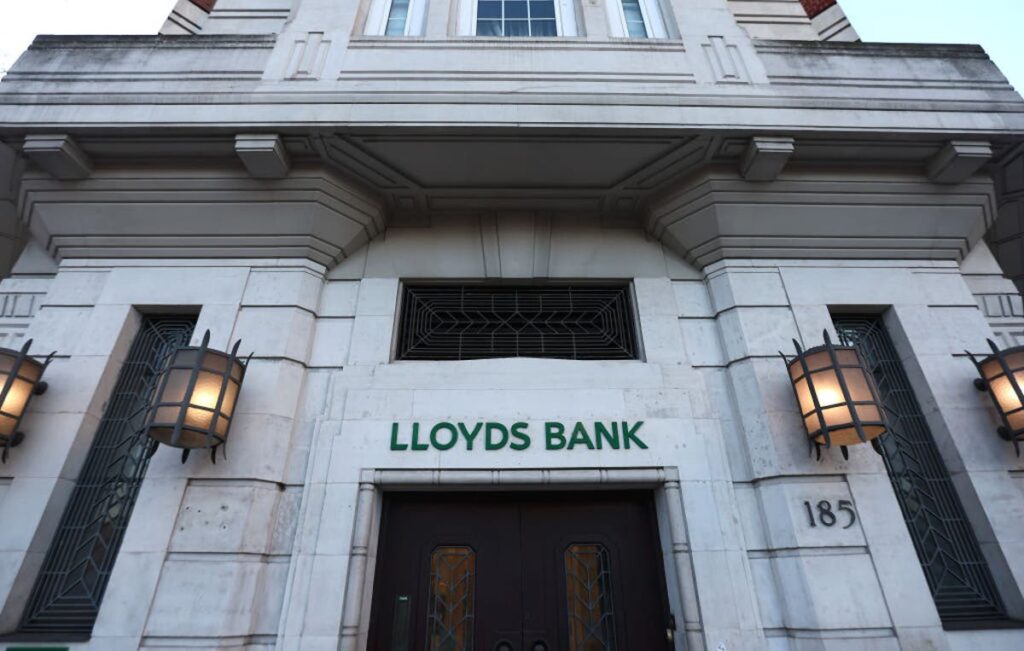 Lloyds bankers could face bonus cuts unless they turn up to office at least two days a week