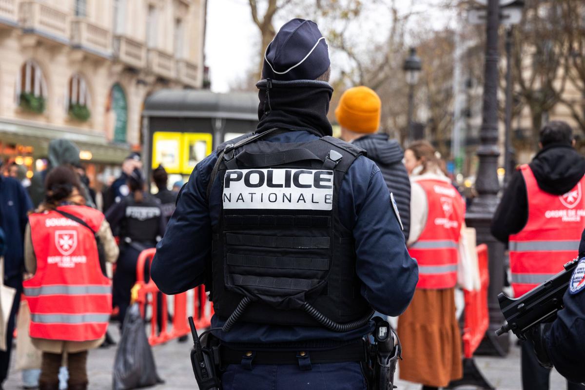 Un policier mis en examen pour avoir mortellement frappé un homme menotté en 2023 à Paris