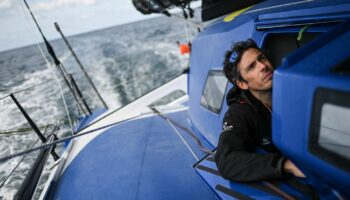 VIDEO. Vendée Globe : les premières images de Charlie Dalin au large des côtes bretonnes à quelques heures de son arrivée