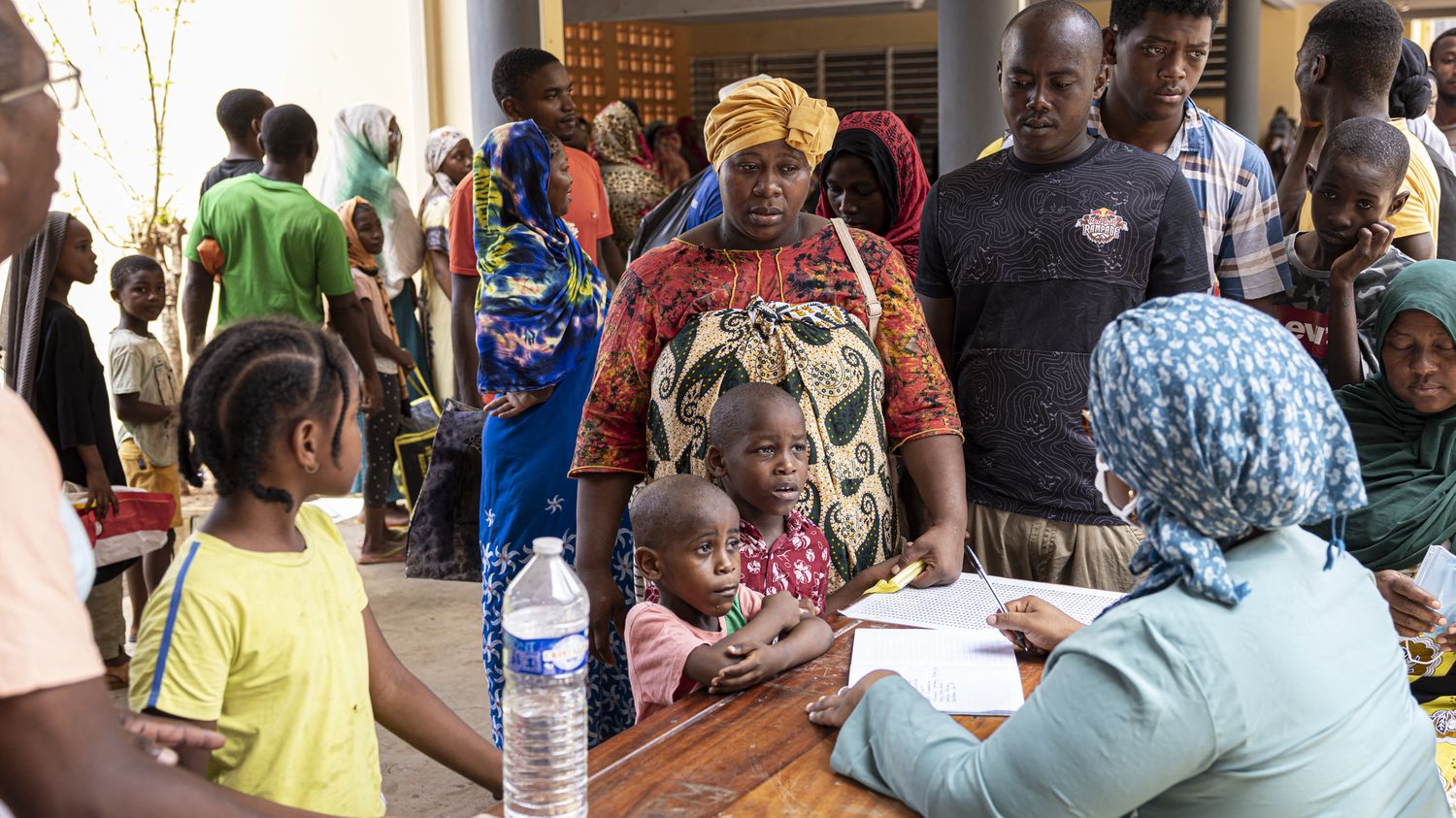 REPORTAGE. "On va être là un peu plus longtemps qu'habituellement" : à Mayotte, l'ONG World Central Kitchen permet d'assurer des milliers de repas