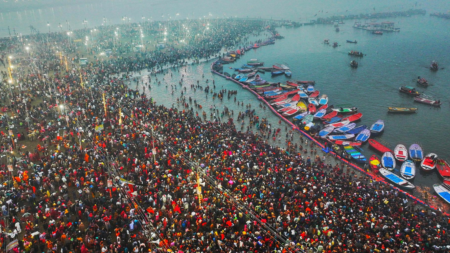 En Inde, le pèlerinage géant de la Kumbh Mela a débuté et les images sont impressionnantes