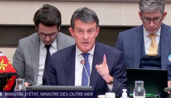 Mayotte : Manuel Valls ironise sur ses retrouvailles avec Aurélien Taché après une question tendue à l’Assemblée