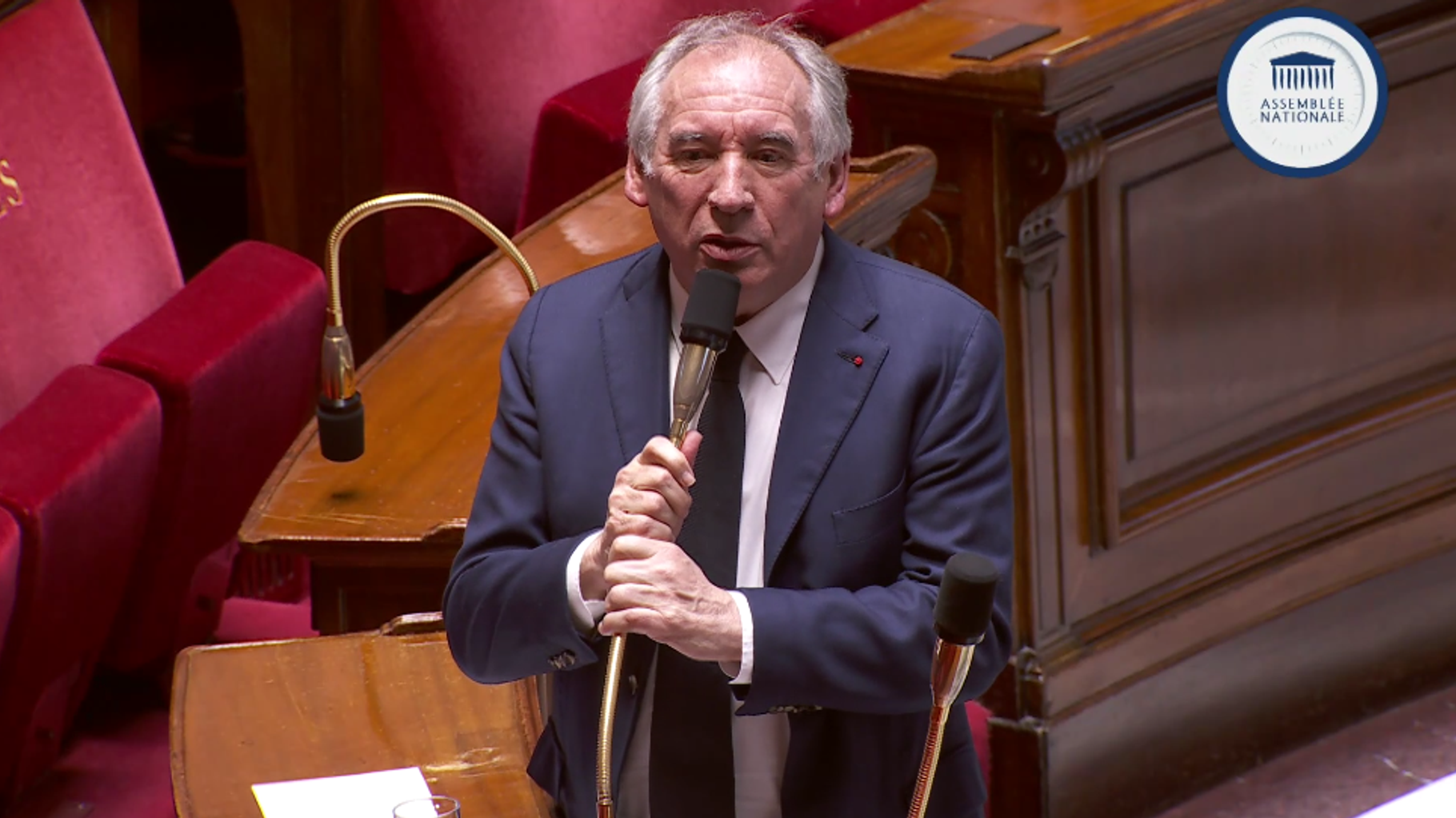 Comment François Bayrou raconte avoir surmonté son bégaiement, qui l’a rendu « plus attentif aux autres »