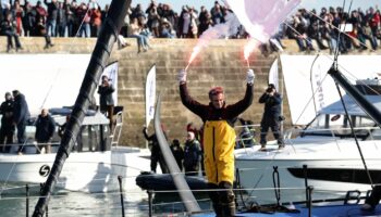 Vendée Globe 2024 : "Je suis l'homme le plus heureux du monde"... Revivez l'arrivée triomphale du vainqueur Charlie Dalin aux Sables d'Olonne