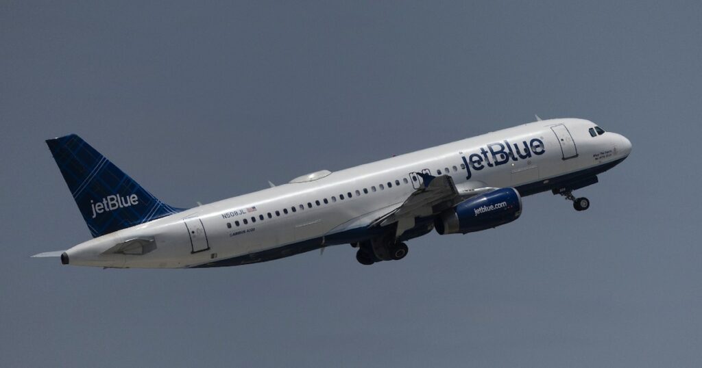 Un avion de la compagnie américaine JetBlue à Fort Lauderdale (Etats-Unis), le 16 mai 2022