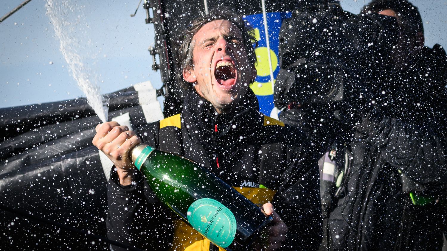 INTERVIEW. Vendée Globe : "C'est sûrement grâce à ces deux heures et demie qui me manquaient en 2020 que cette victoire est à moi aujourd'hui", confie Charlie Dalin