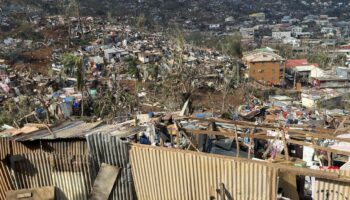 A Mamoudzou, des bâtiments ravagés après le passage en décembre à Mayotte du cyclone Chido, le 8 janvier 2025