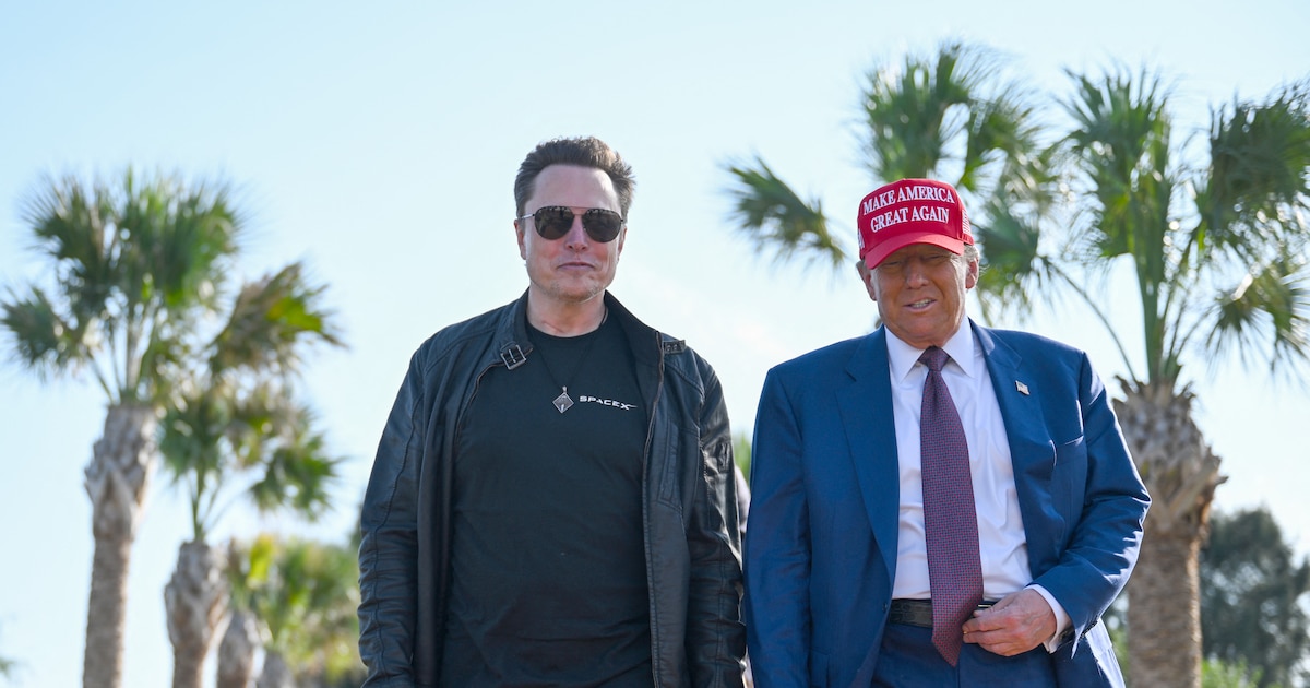 Donald Trump et Elon Musk assistent au lancement du sixième vol d'essai de la fusée SpaceX Starship, le 19 novembre 2024 à Brownsville, au Texas.