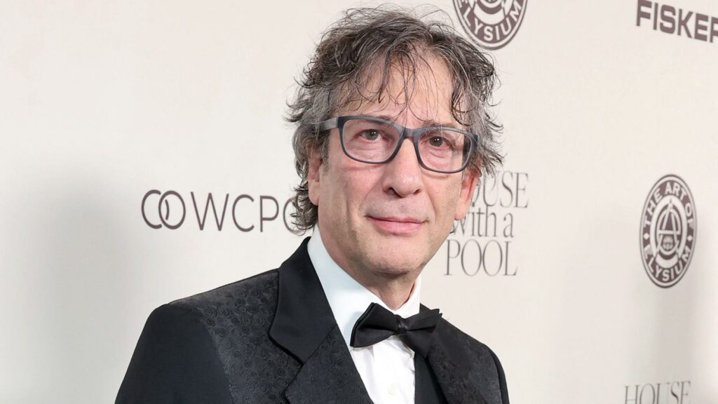 L’auteur de bd Neil Gaiman, accusé de violences sexuelles, nie avoir « jamais eu de relations sexuelles non consenties »