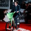 Dans « Quotidien », Timothée Chalamet révèle qu’il a eu une amende après avoir utilisé le vélo Lime à Londres