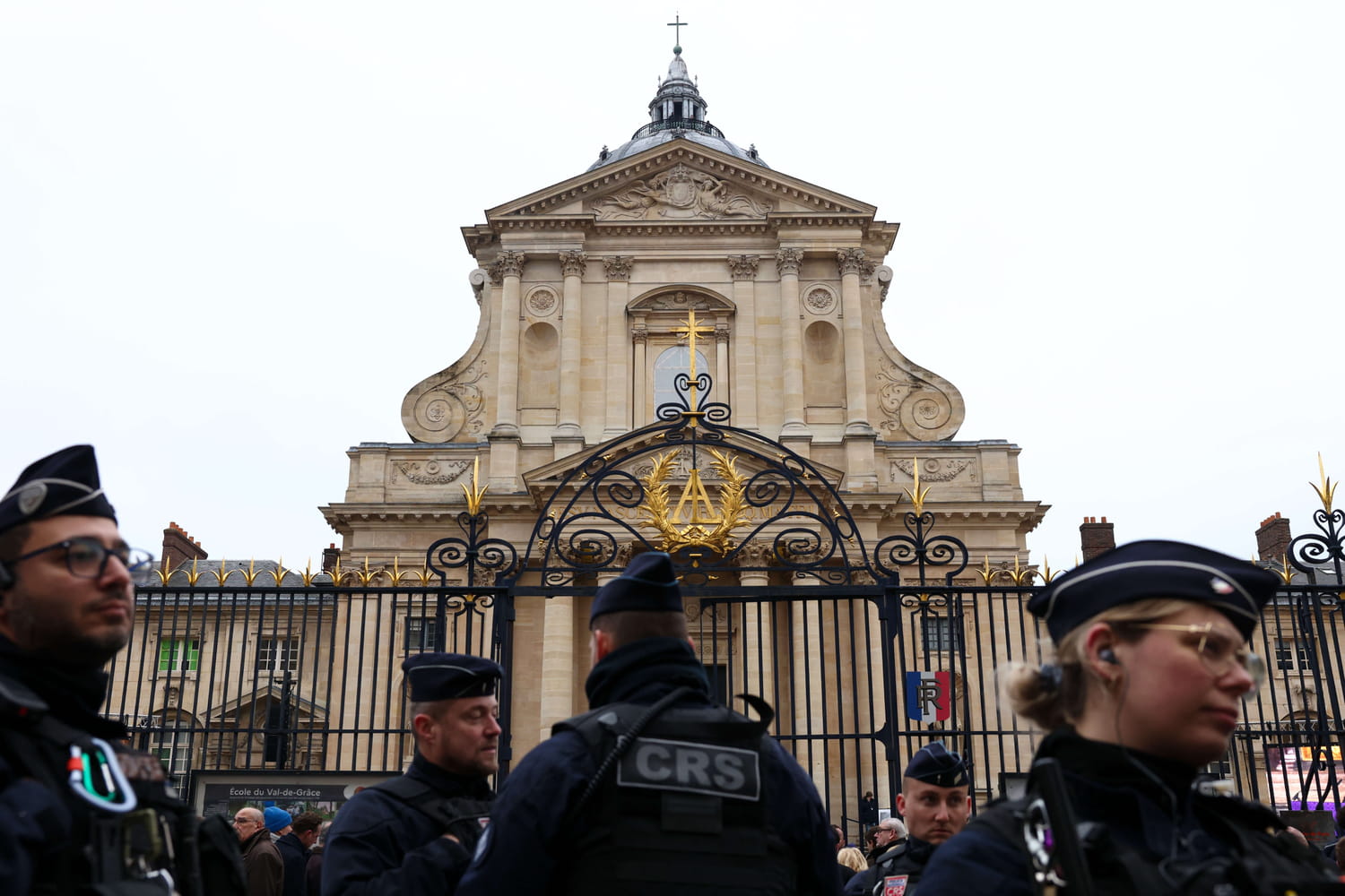 A l'hommage à Jean-Marie Le Pen, les services d'ordre mobilisés contre une personnalité qui s'invite