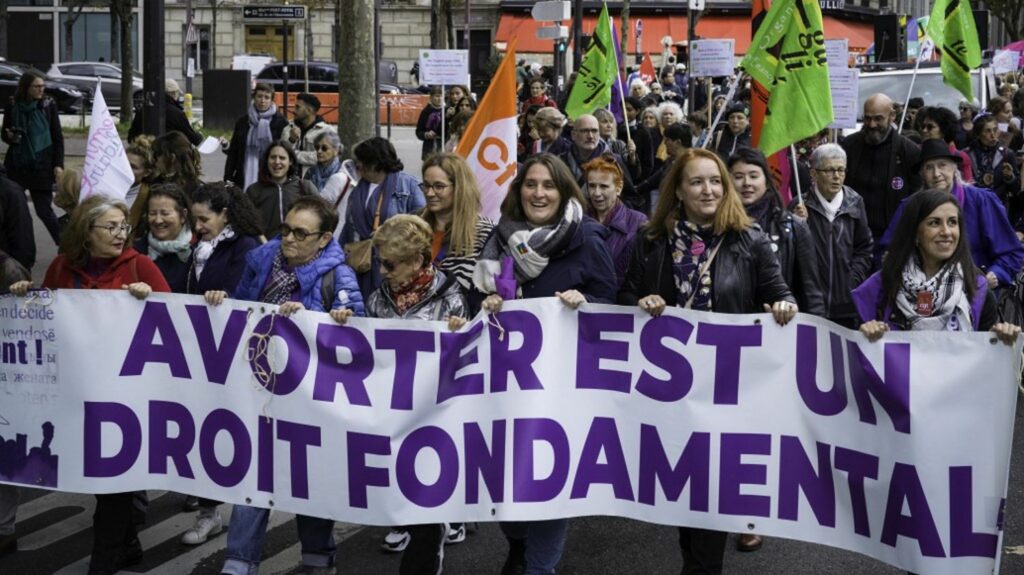 Avortement : 50 ans après la loi Veil, des personnalités politiques et artistiques appellent à réhabiliter les femmes "injustement condamnées"