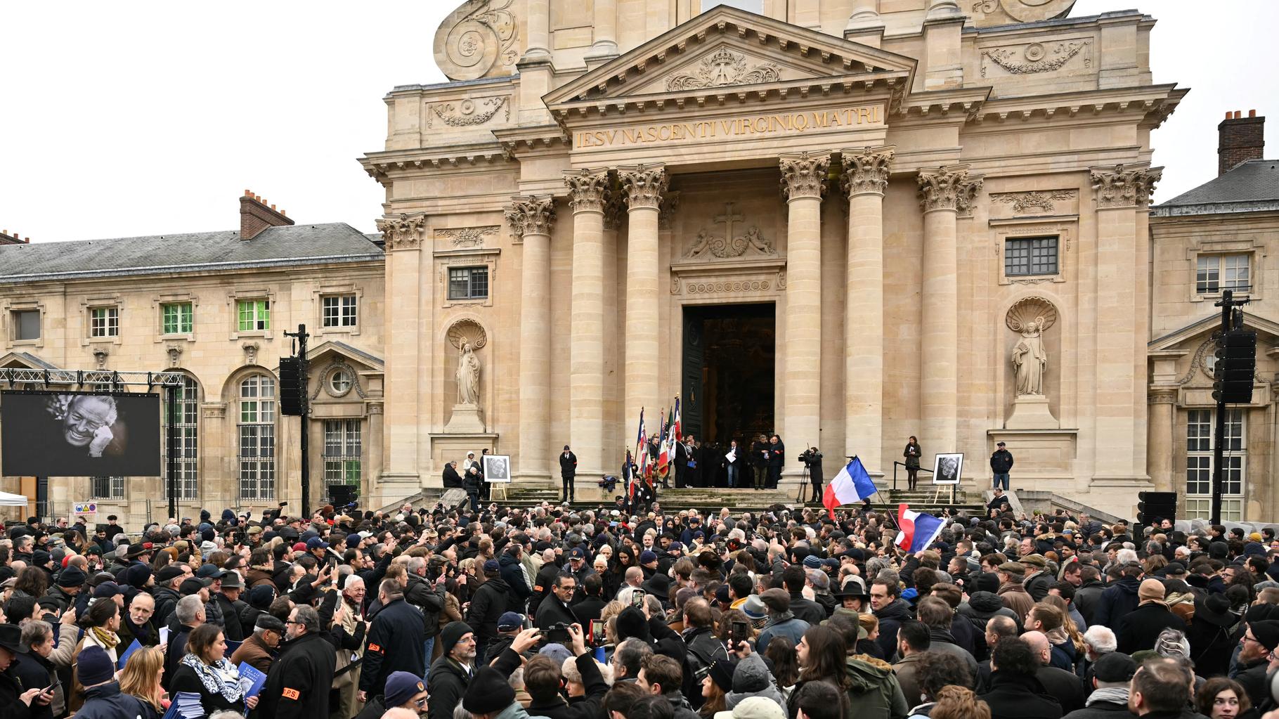 À Paris, l’hommage à Jean-Marie Le Pen rassemble toutes les chapelles de l’extrême droite - REPORTAGE