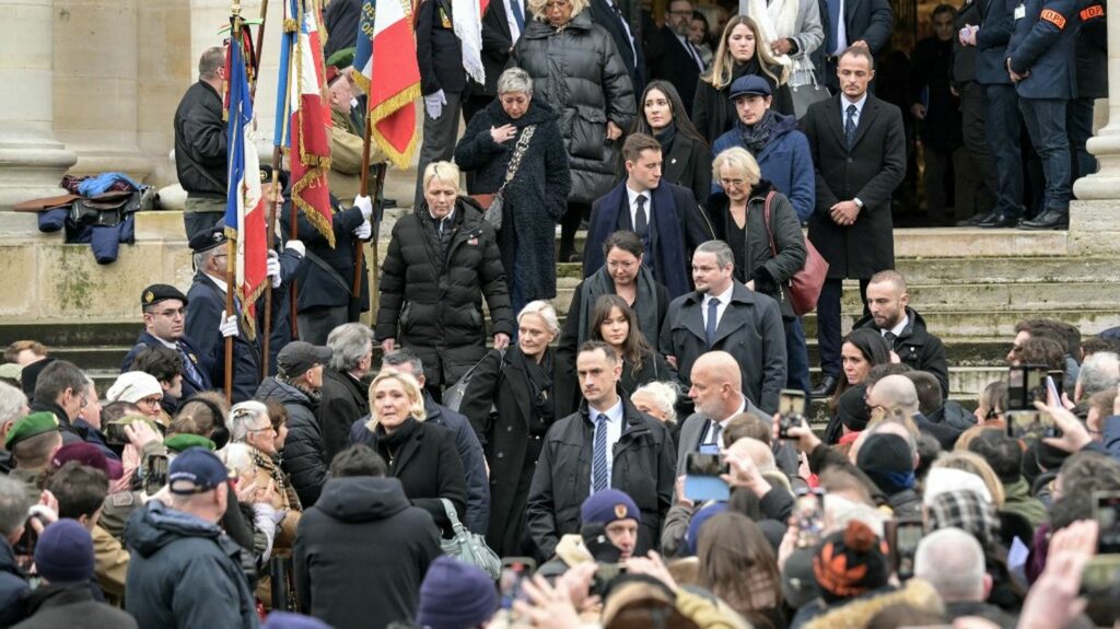 Mort de Jean-Marie Le Pen : à la messe d'hommage au fondateur du FN, de nombreux visages connus de l'extrême droite française