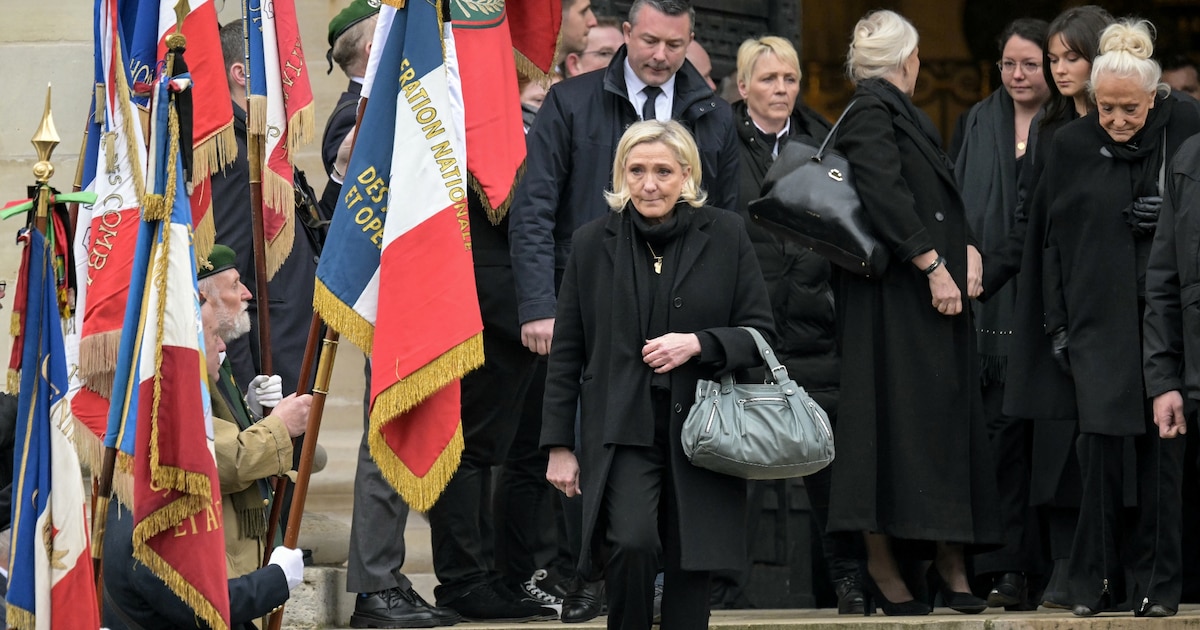 Marine Le Pen à la messe en hommage à son père, Jean-Marie Le Pen, à Notre-Dame du Val-de-Grace, Paris, le 16 janvier 2025