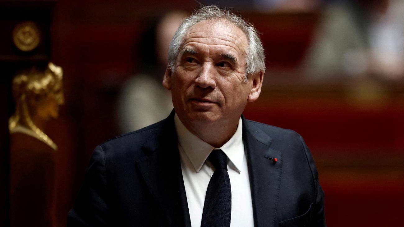 Frankreich: Frankreichs Premier François Bayrou übersteht Misstrauensvotum