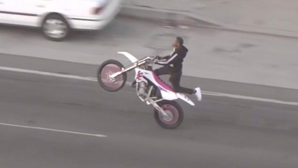 Dozens of decoy riders caught on camera joining California Highway Patrol dirt bike police chase through LA