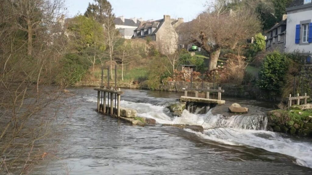 Finistère : Pont-Aven, la cité des peintres, une commune haute en couleur