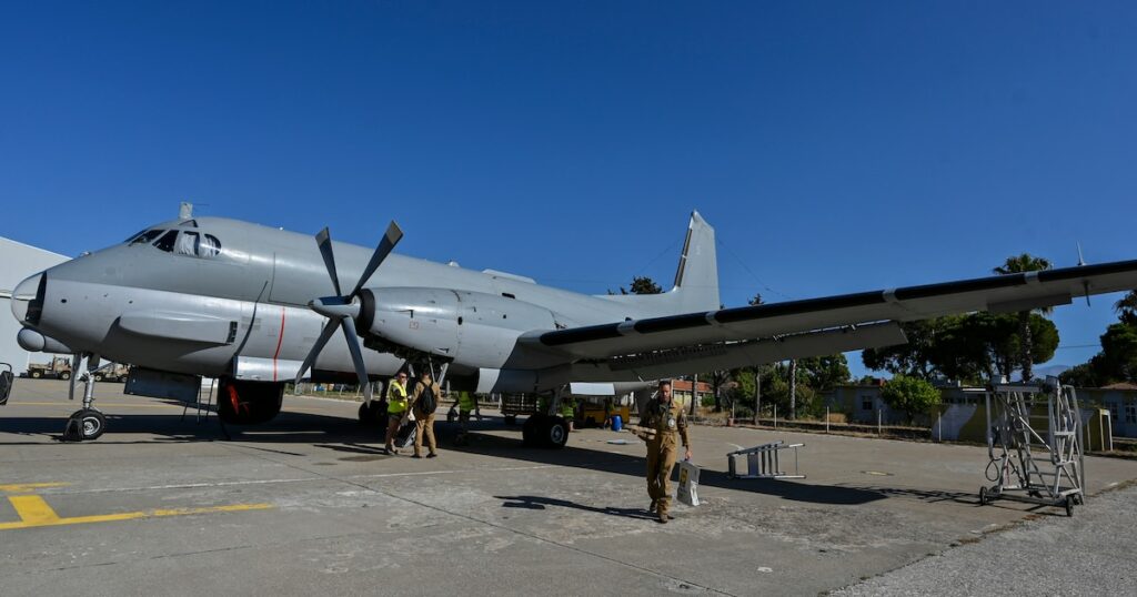 Un avion Atlantic 2 (ATL 2) photographié sur la base aérienne militaire de Souda, sur l'île de Crète, le 21 juillet 2022