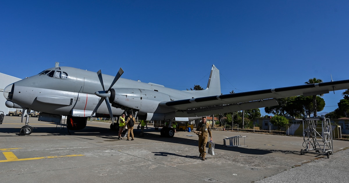 Un avion Atlantic 2 (ATL 2) photographié sur la base aérienne militaire de Souda, sur l'île de Crète, le 21 juillet 2022