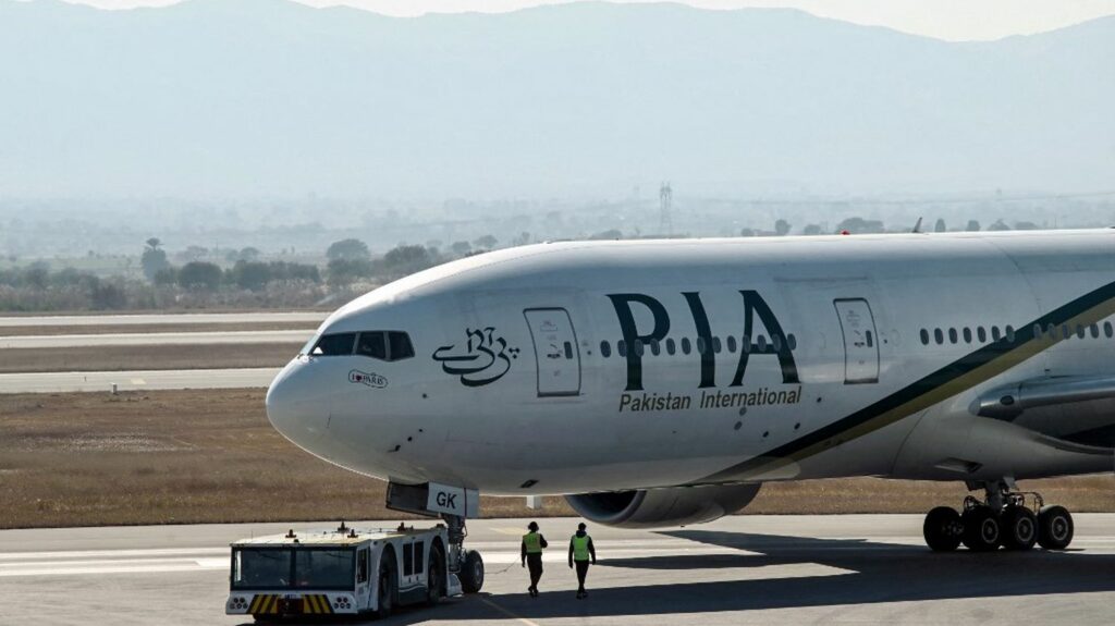 La compagnie aérienne pakistanaise PIA s'excuse après une publicité montrant un avion fonçant sur la tour Eiffel