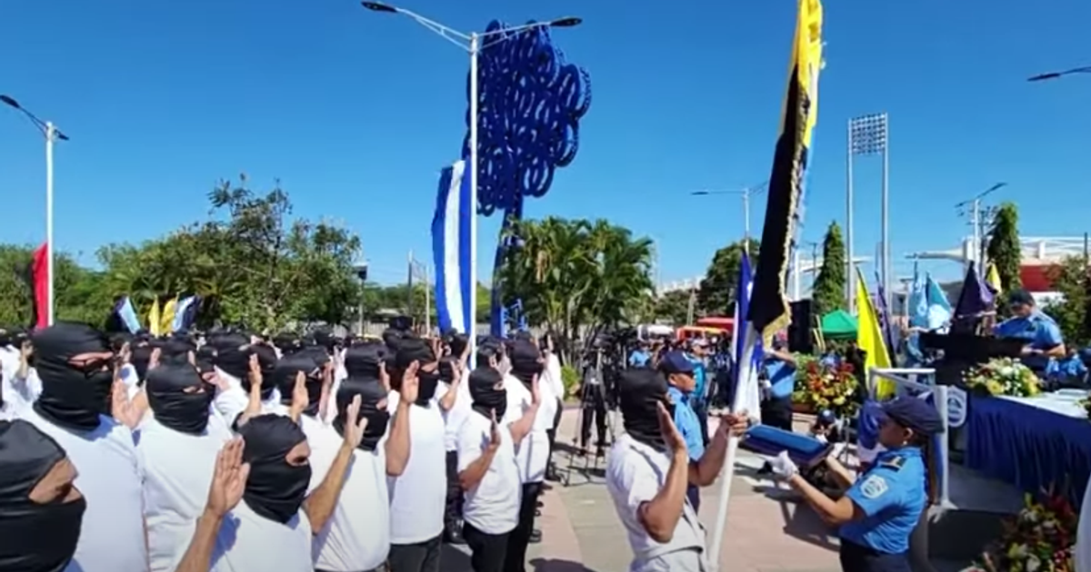 Au Nicaragua, les “policiers volontaires” du dictateur Ortega prêtent serment