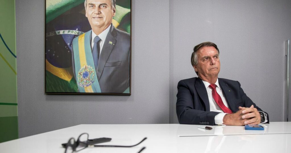 Privé de passeport, Bolsonaro assistera à l’investiture de Trump “à la télévision”