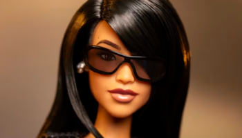 La chanteuse Aaliyah a désormais sa Barbie, et son look va vous rappeler de vieux souvenirs