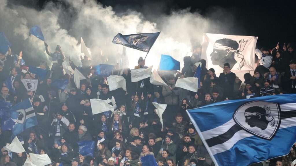 Racisme dans le football : l'OGC Nice et ses joueurs dénoncent des insultes racistes à Bastia, le club corse dément