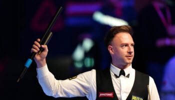 Judd Trump blasts 368 uninterrupted points to reach Masters semi-finals and set new snooker record