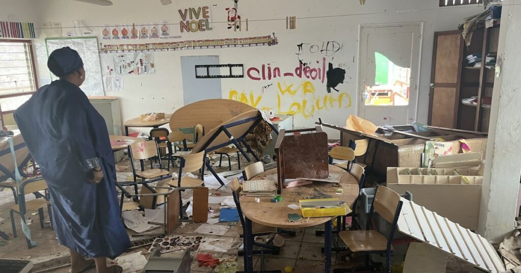 Une salle de classe détruite par le passage du cyclone Chido à Mamoudzou, à Mayotte, le 14 décembre 2024