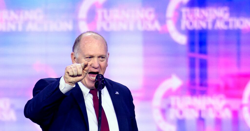 Le futur "tsar des frontières" de la Maison Blanche, Tom Homan, s'exprime lors de l'AmericaFest 2024 de Turning Point à Phoenix, Arizona, le 22 décembre 2024. (Photo by JOSH EDELSON / AFP)